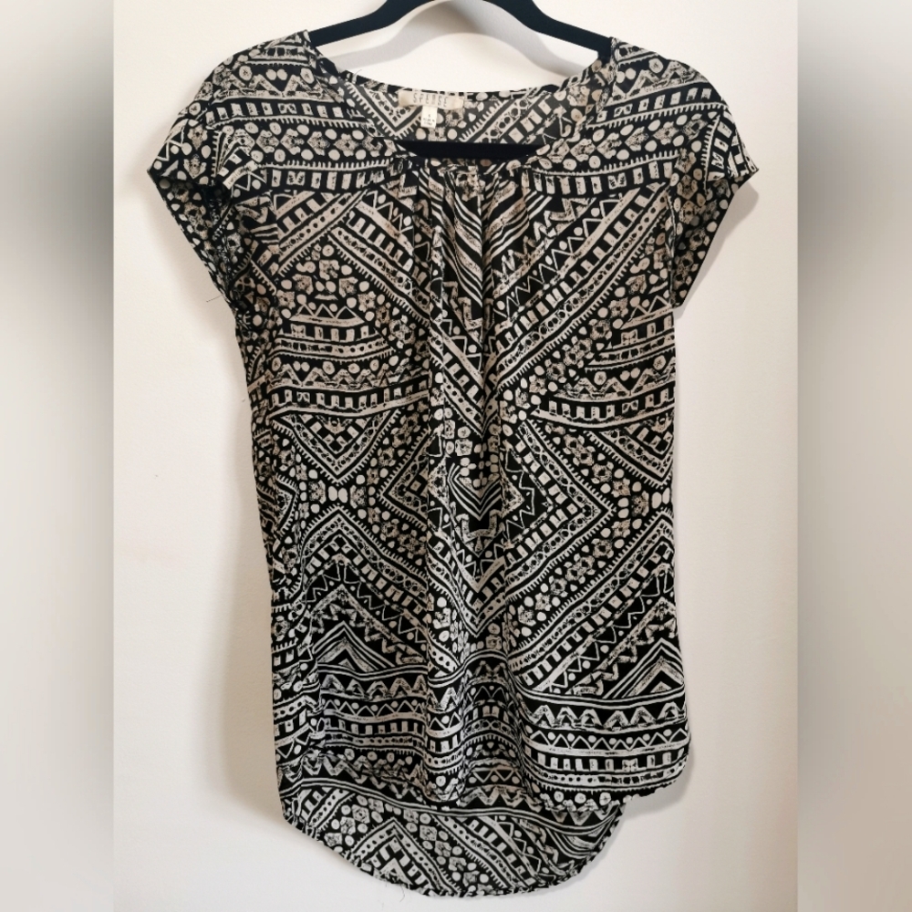 Spense Black and White Top